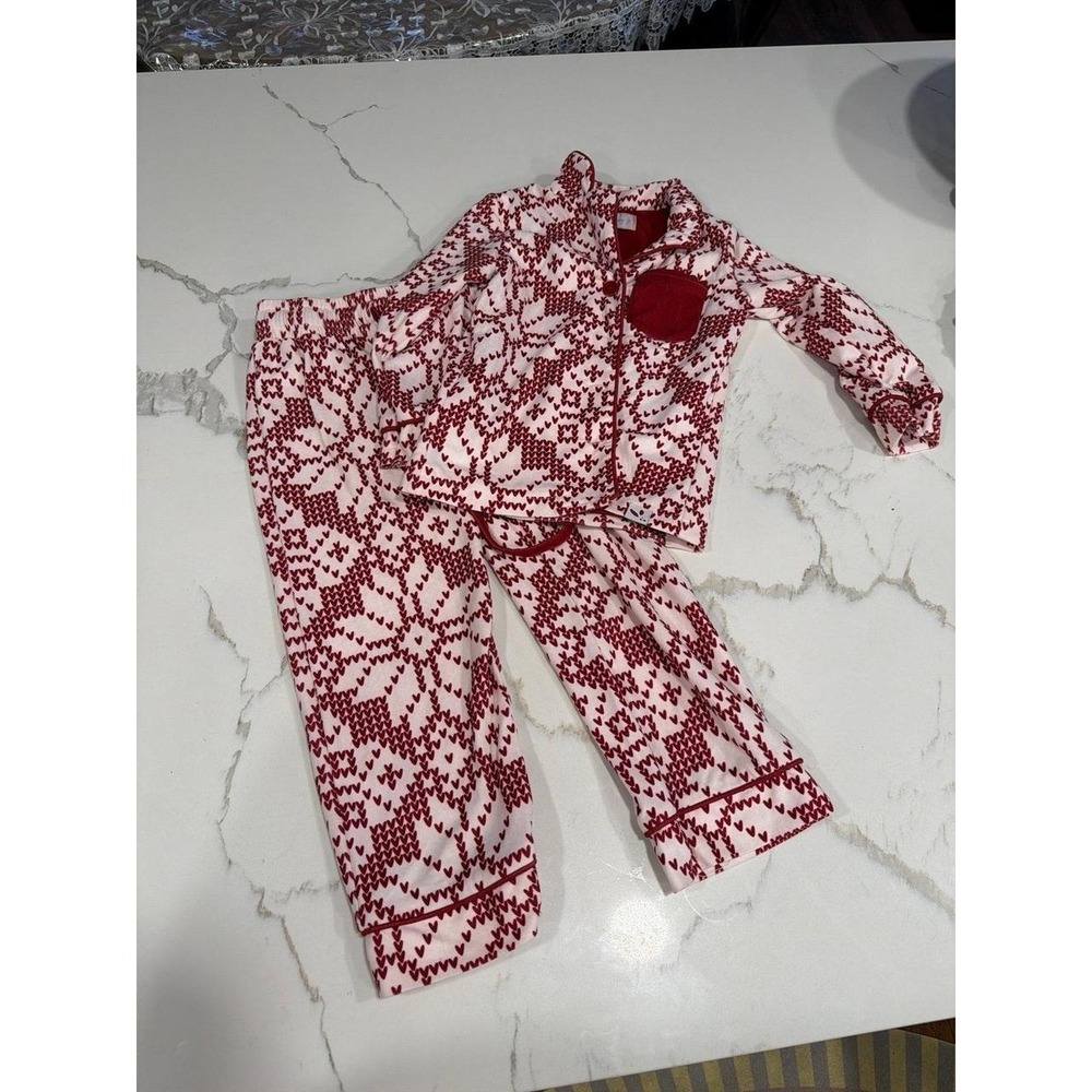 Sweet Honey pajama set features a festive red and white snowflake‎ pattern 2T